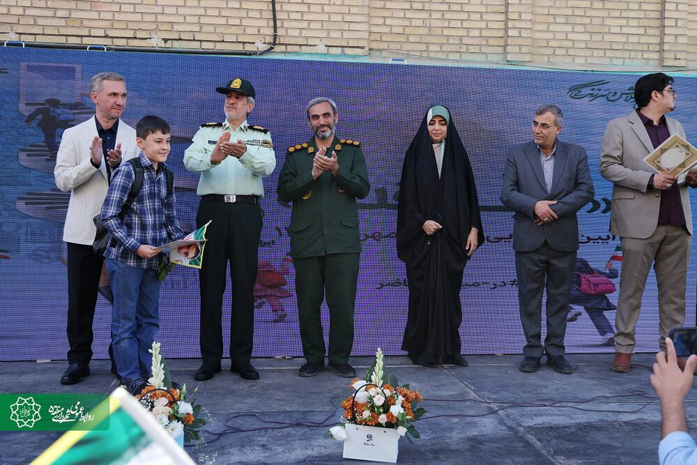 زنگ مهر در مدرسه شاهد اشرفی اصفهانی نواخته شد؛ تأکید شهردار منطقه ۵ بر حمایت از آینده‌سازان شهر
