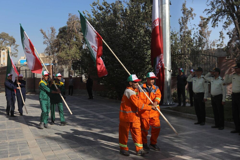 ابرپرچم ۶۶ متری ایران در منطقه ۱۳ تهران به اهتزاز درآمد