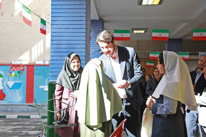 تجهیز خانه محیط زیست دبستان دخترانه میرزا کوچک‌خان با اقلام محیط‌زیستی