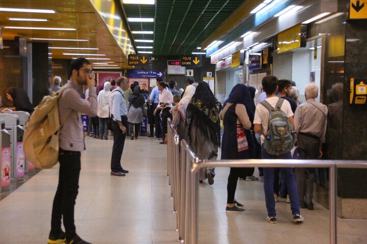 خدمات حضوری شخصی‌سازی کارت بلیت در ایستگاه‌های صادقیه و تئاتر شهر ارائه می‌شود
