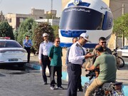 تقدیر از رانندگان و موتورسواران قانونمند در چهار راه زیبادشت/اهدای گل و کلاه ایمنی