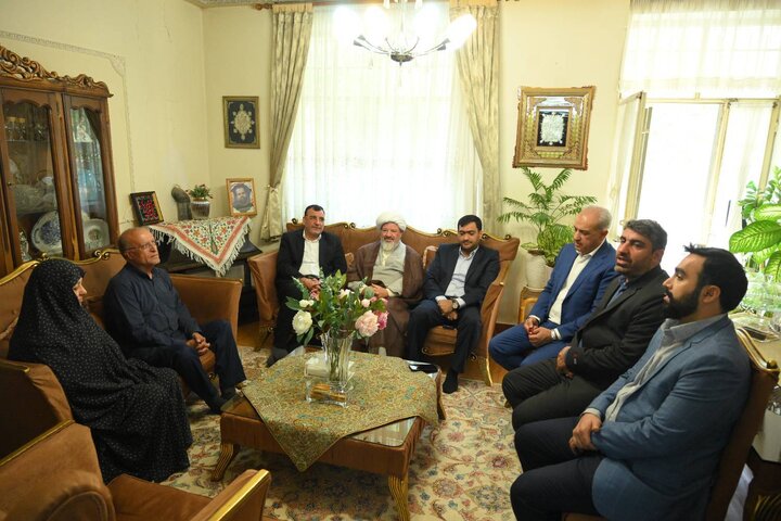 دیدار مدیران شهرداری تهران با خانواده شهدای جنگ رمضان منطقه یک