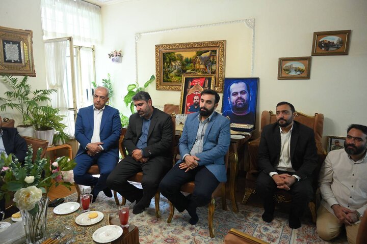 دیدار مدیران شهرداری تهران با خانواده شهدای جنگ رمضان منطقه یک