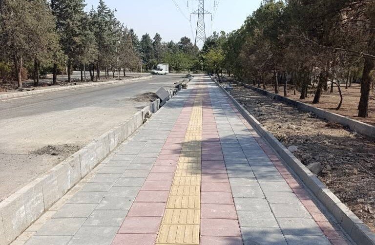 بهسازی نهر و جدول در خیابان افرا