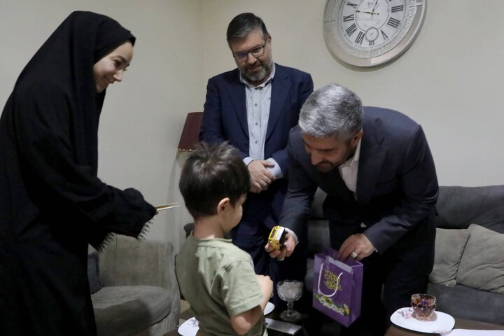 از سه ساعت پیگیری کار مردم تهران تا دیدار با خانواده معظم شهید جنگ رمضان