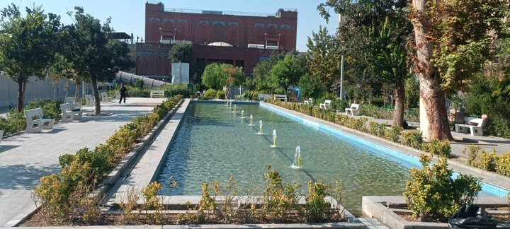 بعد از ۱۵ سال، آبنما و آبراه میدان ارگ تهران بازسازی و راه‌اندازی شد