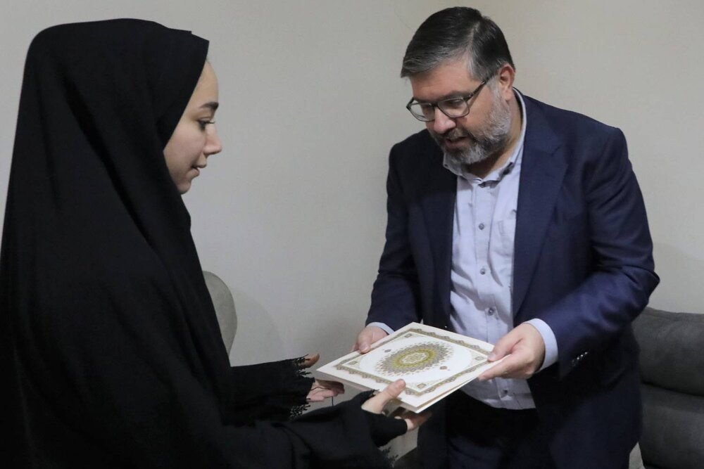 از سه ساعت پیگیری کار مردم تهران تا دیدار با خانواده معظم شهید جنگ رمضان