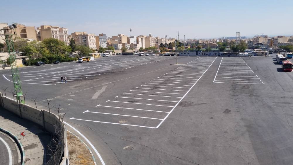اجرای ۴ هزار متر خطکشی محوری و ساماندهی ۱۶۰ باکس توقف اتوبوس در پارکینگ سامانه۵