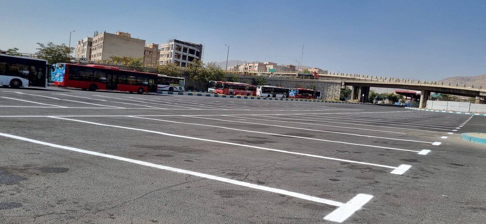 اجرای ۴ هزار متر خط‌کشی محوری و ساماندهی ۱۶۰ باکس توقف اتوبوس در پارکینگ سامانه۵