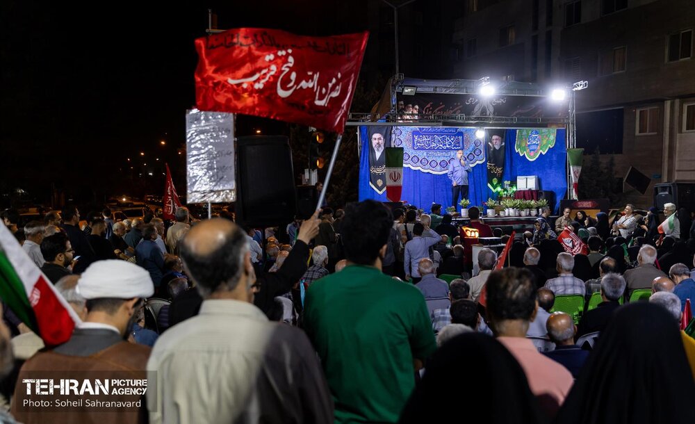 حضور شهردار تهران در اجتماع شبانه میدان سما