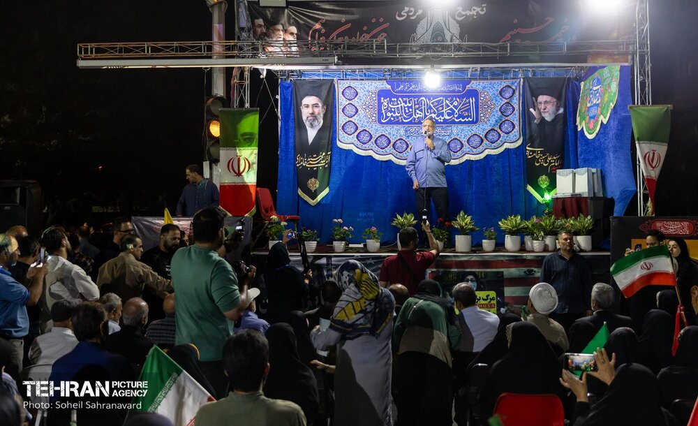 حضور شهردار تهران در اجتماع شبانه میدان سما