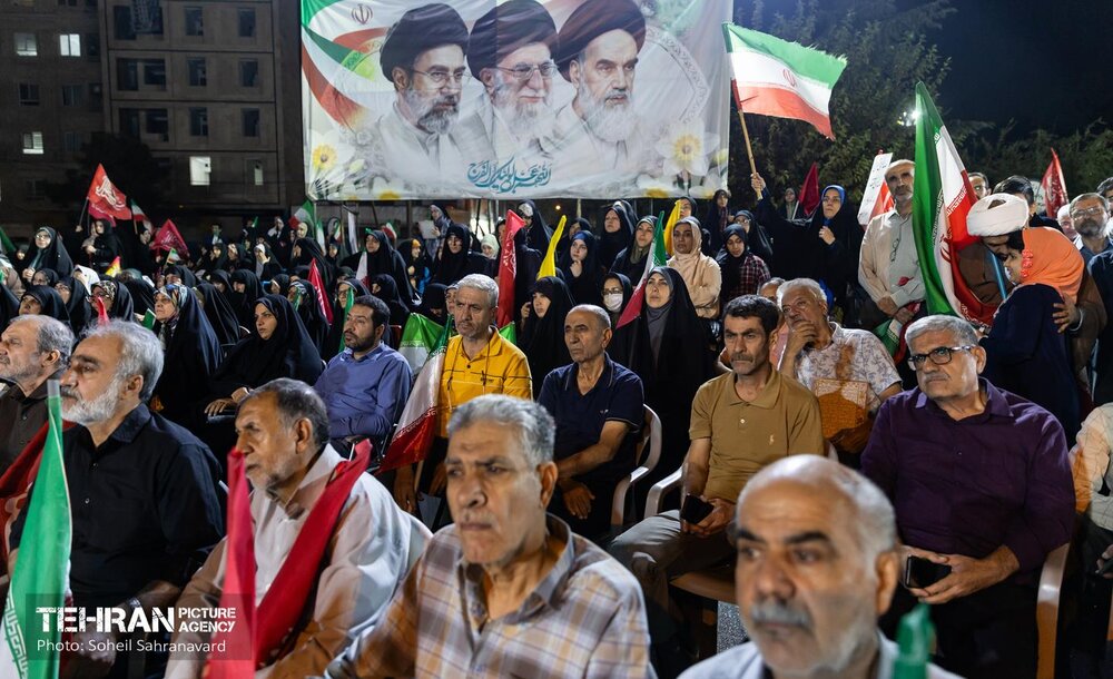 حضور شهردار تهران در اجتماع شبانه میدان سما