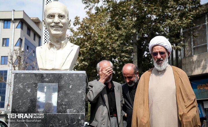 رونمایی از تندیس شهید باکویی در منطقه ۸ تهران