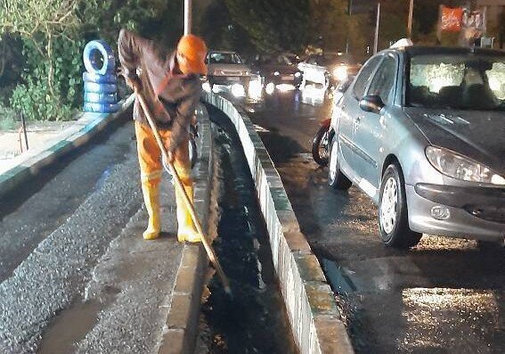 آماده‌باش نیروهای خدمات شهری منطقه ۵ همزمان با آغاز بارش‌ها
