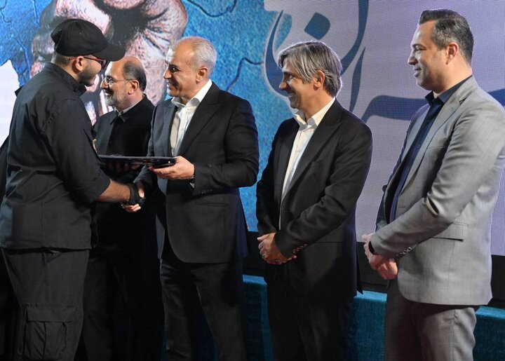 تجلیل از نقش‌آفرینان مردمی در شب ۲۱۹ میدان تجریش