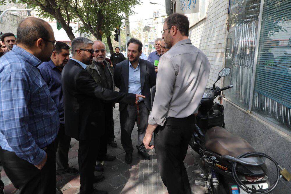 بازدید شهردار منطقه۱۳ از روند بازسازی حسینیه خوانساریها
