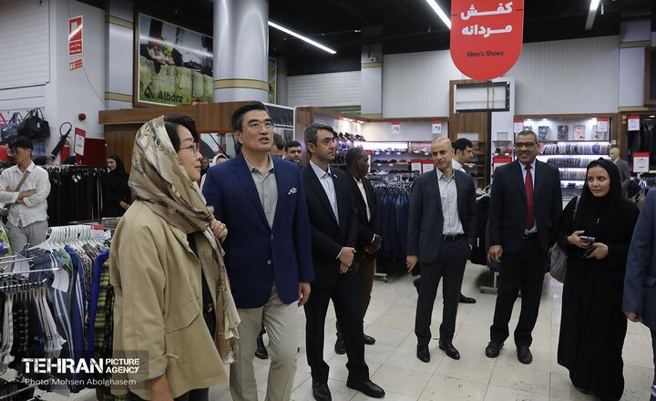 بازدید نمایندگان خارجی از مراکز عرضه کالا در تهران