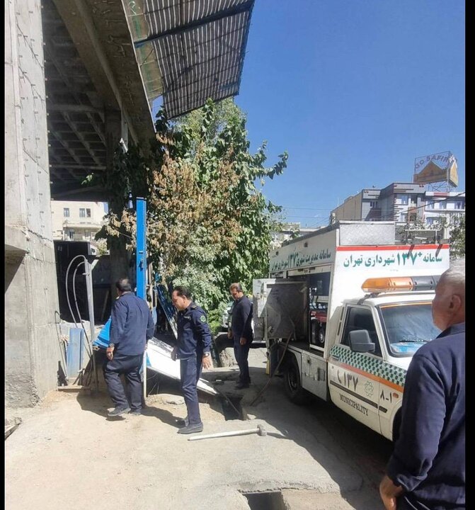 آزادسازی معابر تهرانپارس با عقب‌نشینی حصارهای کارگاهی در منطقه ۸