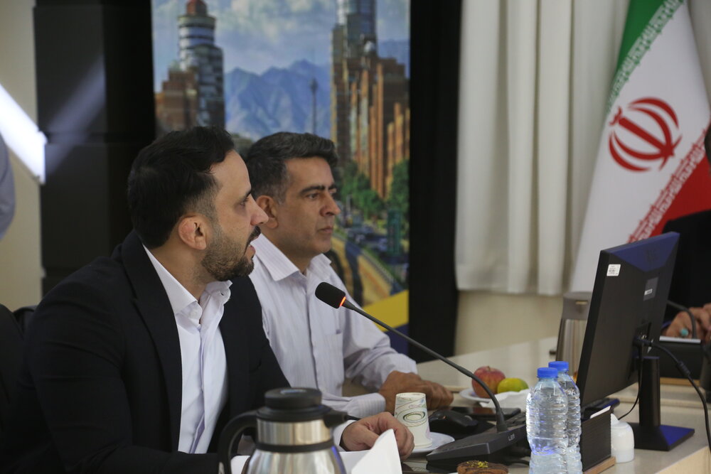شهردار منطقه خواستار تسریع در رسیدگی به پیام‌های سامانه ۱۳۷+ شد
