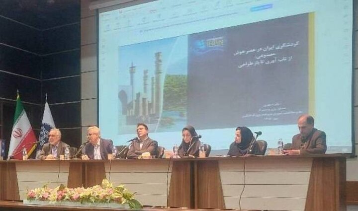 بررسی نقش هوش مصنوعی در مدیریت گردشگری منطقه ۲۲