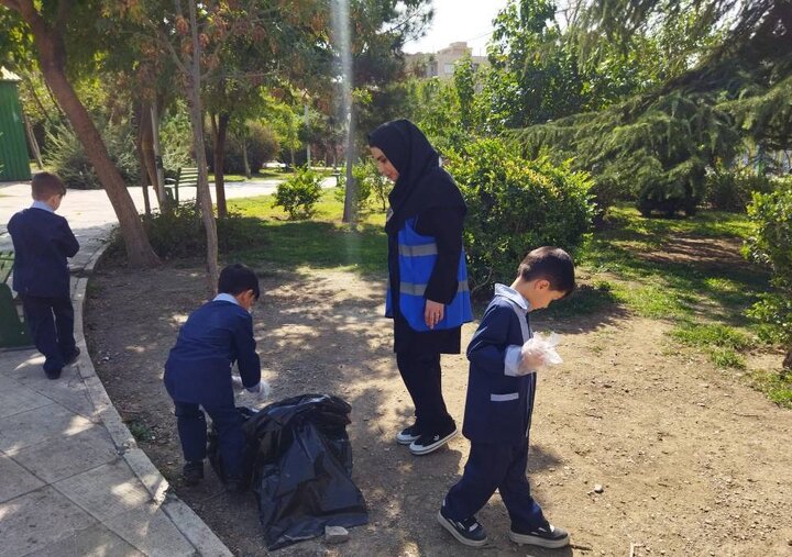 مشارکت دانش‌آموزان و نوآموزان در پویش پاکسازی محیط منطقه ۸ همزمان با هفته تهران