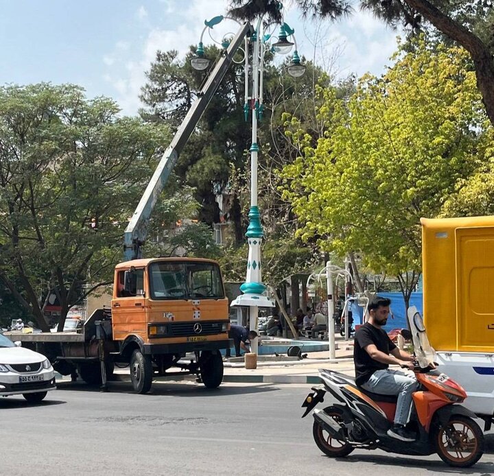 بهبود روشنایی میادین و بوستان‌های منطقه ۸ با نصب ۲۵ پایه جدید