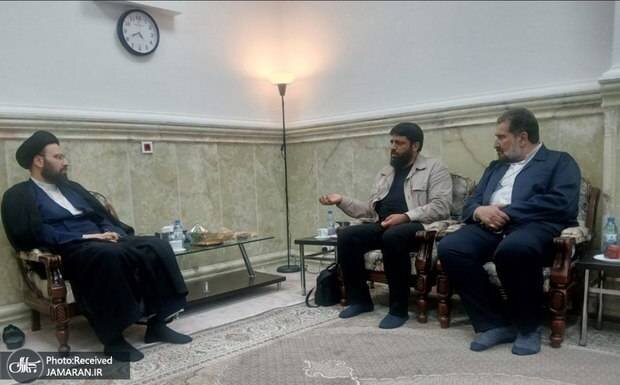 قدردانی سیدعلی خمینی از فعالیت‌های سازمان بهشت حضرت زهرا(س) در ایام جنگ/ تبادل نظر درباره خدمات مجموعه حرم مطهر به زائران امام(ره)