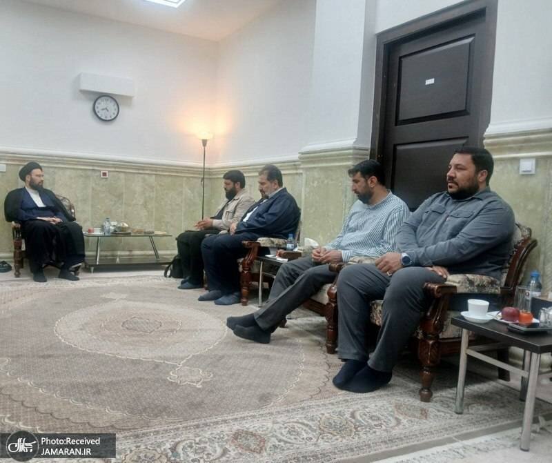 قدردانی سیدعلی خمینی از فعالیتهای سازمان بهشت حضرت زهرا(س) در ایام جنگ/ تبادل نظر درباره خدمات مجموعه حرم مطهر به زائران امام(ره)