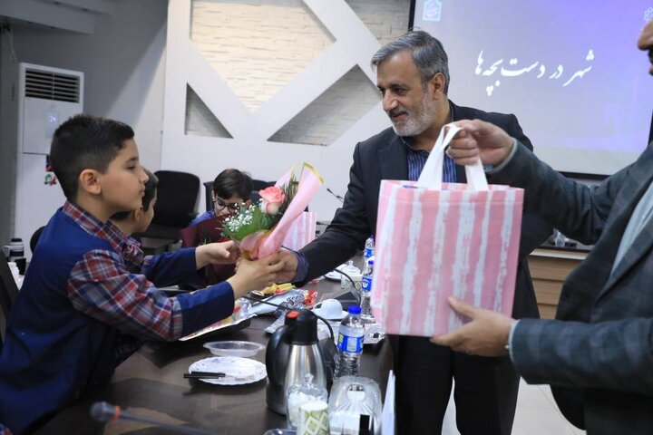 دانش‌آموزان منطقه ۱۲ شهردار شدند