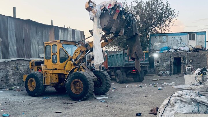  جمع‌آوری بیش از ۲ تن پسماند خشک از دو گاراژ غیرمجاز در منطقه ۱۹