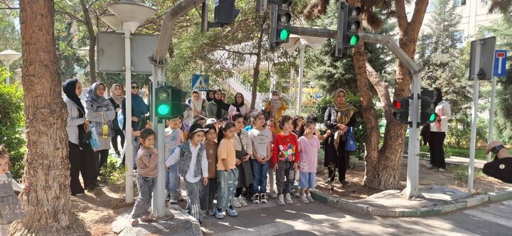 آموزش رانندگان ناوگان حمل‌ونقل عمومی منطقه ۸ با محوریت ایمنی کودکان 