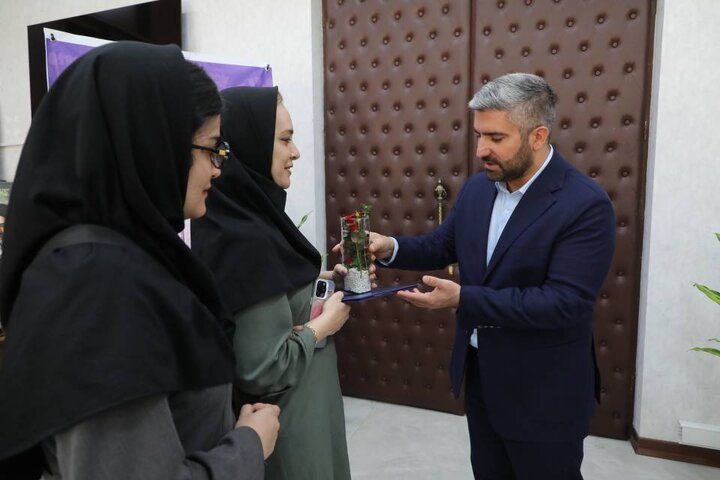 مرتضوی از همکاران روشندل و پرستاران درمانگاه شهرداری منطقه۱۳ تقدیر کرد