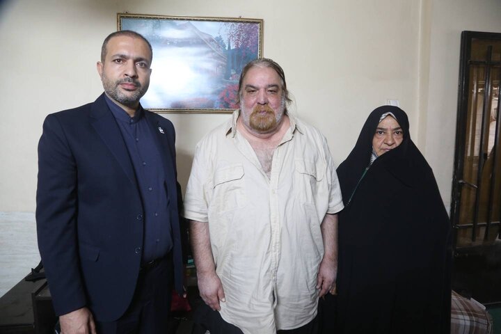 دیدار شهردار منطقه ۱۰ با جانباز ۷۰ درصد دفاع مقدس
