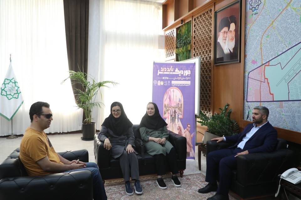 مرتضوی از همکاران روشندل و پرستاران درمانگاه شهرداری منطقه۱۳ تقدیر کرد