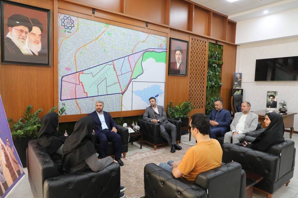 مرتضوی از همکاران روشندل و پرستاران درمانگاه شهرداری منطقه۱۳ تقدیر کرد