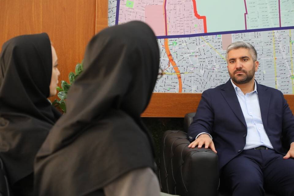 مرتضوی از همکاران روشندل و پرستاران درمانگاه شهرداری منطقه۱۳ تقدیر کرد