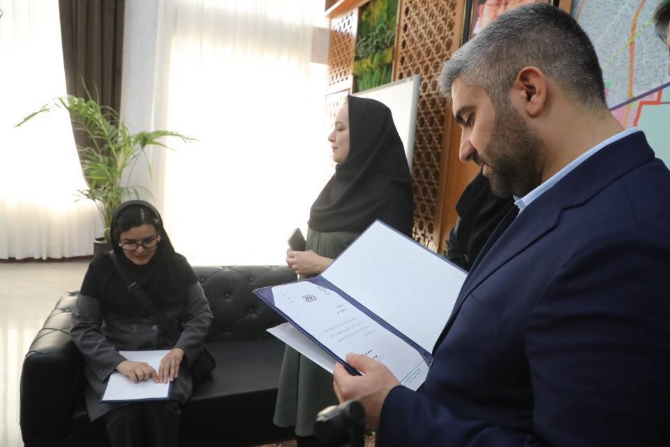 مرتضوی از همکاران روشندل و پرستاران درمانگاه شهرداری منطقه۱۳ تقدیر کرد