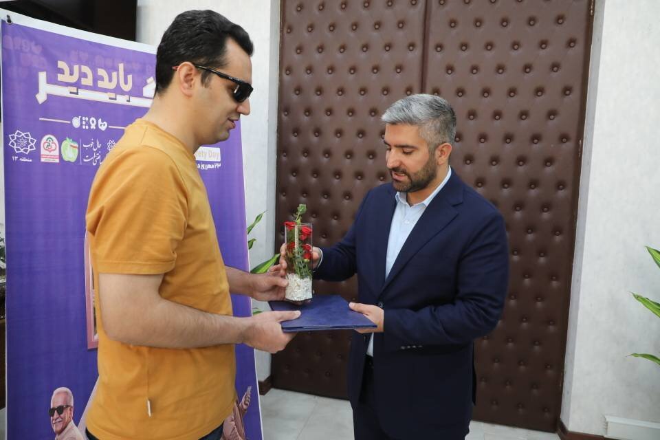 مرتضوی از همکاران روشندل و پرستاران درمانگاه شهرداری منطقه۱۳ تقدیر کرد