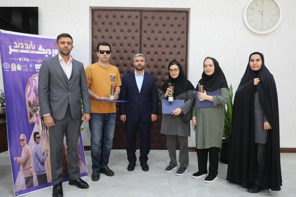 مرتضوی از همکاران روشندل و پرستاران درمانگاه شهرداری منطقه۱۳ تقدیر کرد