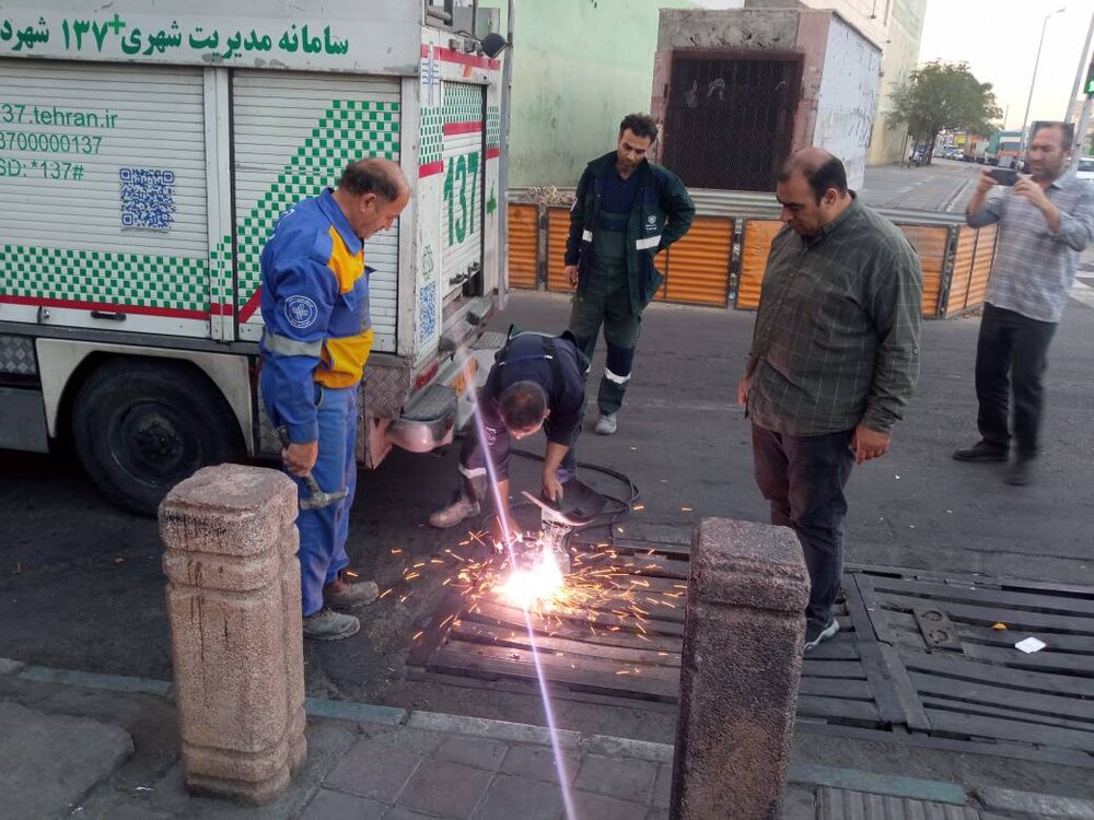 اجرای طرح «پنج‌شنبه و جمعه پای کار شهر» در خیابان‌های کمیل و هاشمی منطقه ۱۰