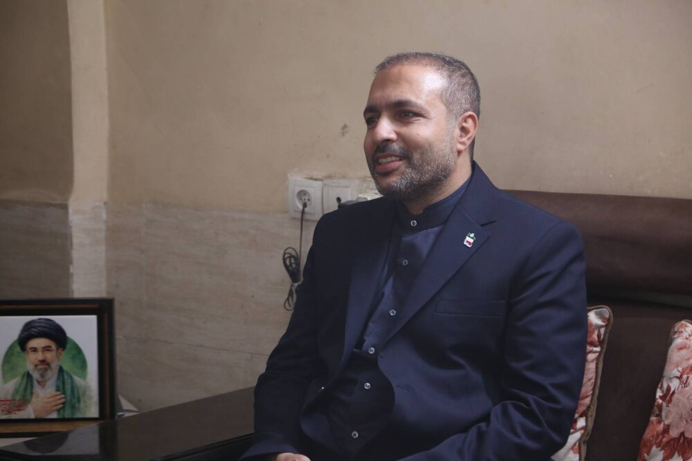 دیدار شهردار منطقه ۱۰ با جانباز ۷۰ درصد دفاع 
‎مقدس و تجلیل از ایثار همسر وی