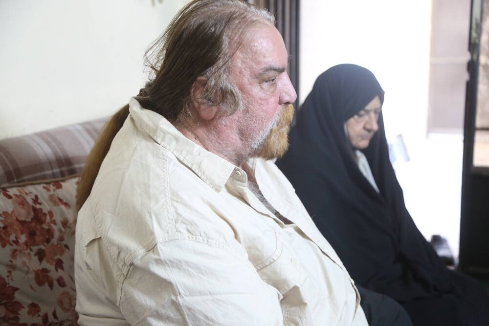 دیدار شهردار منطقه ۱۰ با جانباز ۷۰ درصد دفاع
مقدس و تجلیل از ایثار همسر وی