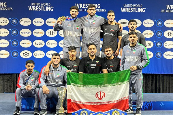 آزادکاران ایران با قهرمانی، نگذاشتند پرچم ایران پایین‌تر از پرچم کشور متجاوز قرار بگیرد