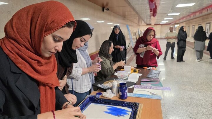 نمایشگاه نقاشیخط "راه عشق" برگزار شد