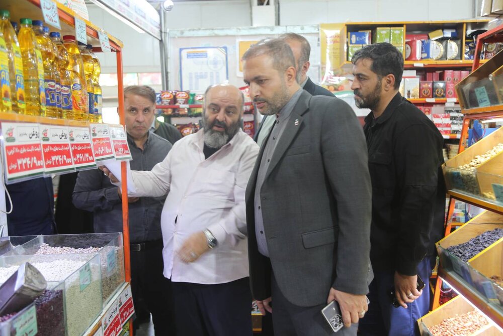 بازدید شهردار منطقه ۱۰ از شش میدان میوه و ترهبار در راستای نظارت بر اجرای طرح «تورم صفر درصد»
