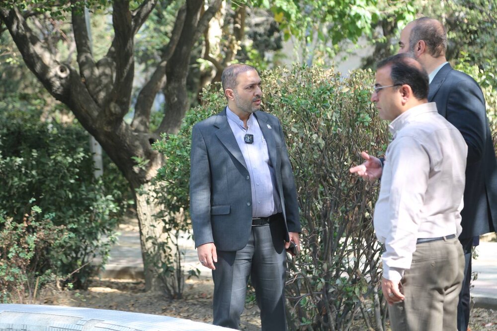 از بوستان شهدا تا بزرگراه یادگار امام(ره)؛ بازدید میدانی شهردار منطقه ۱۰ از پروژههای عمرانی و خدماتی