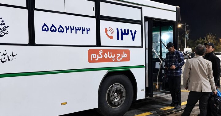 تهران برای شب‌های سرد آماده می‌شود؛ ۱۵ اتوبوس «پناه گرم» برای بی‌سرپناهان