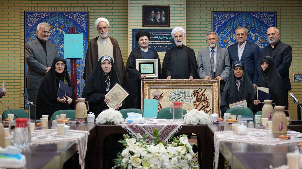 جهان در مسیر حرکت به سوی عشق الهی است
