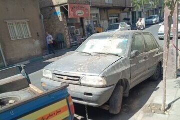 جمع‌آوری خودروهای فرسوده رهاشده از معابر منطقه ۷