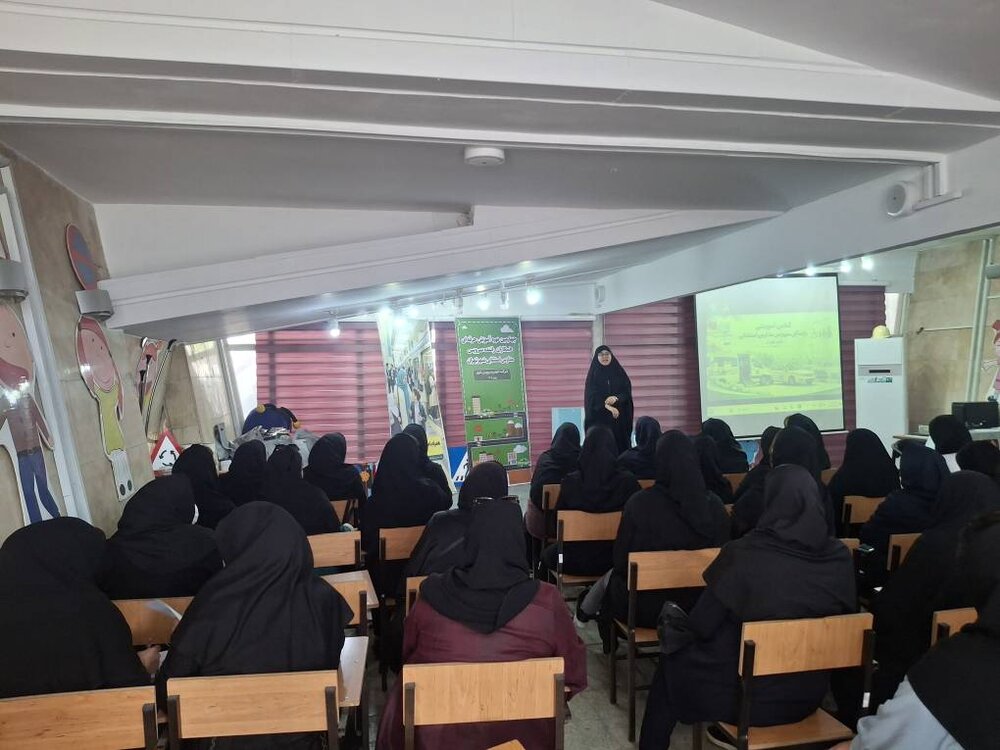 عزیزیفر: آموزش تخصصی رانندگان سرویس مدارس استثنایی با محوریت ایمنی دانشآموزان برگزار میشود